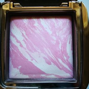 Hourglass Ambient Lighting Blush in Ethereal glow
